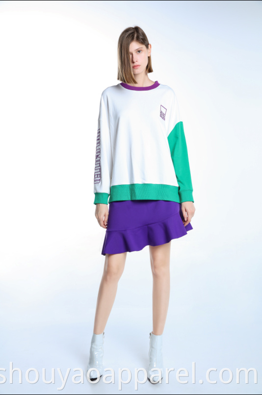 ROUND NECK SWEATSHIRT WITH EMBROIDERY